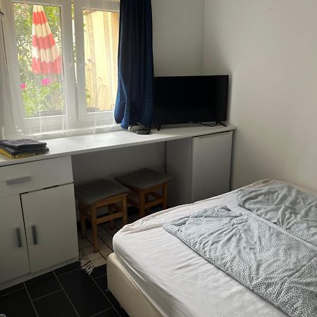 Kerti Franciaagyas Apartman Vác Exterior photo